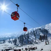 Best Honeymoon Destinations in Kashmir – A Romantic Travel Guide for Couples