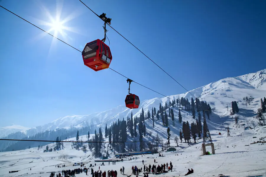 Best Honeymoon Destinations in Kashmir – A Romantic Travel Guide for Couples